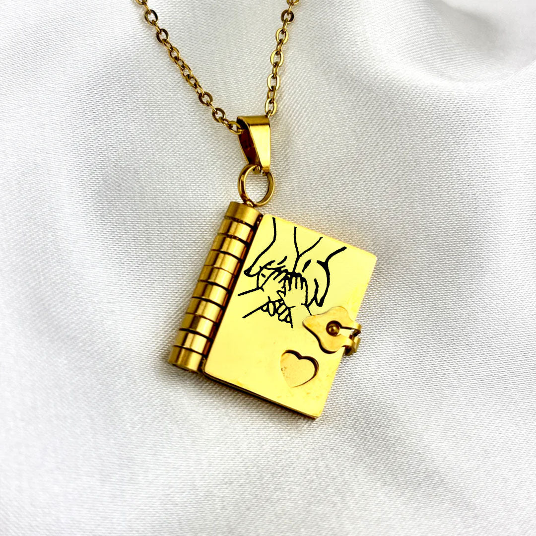 👪A necklace filled with love