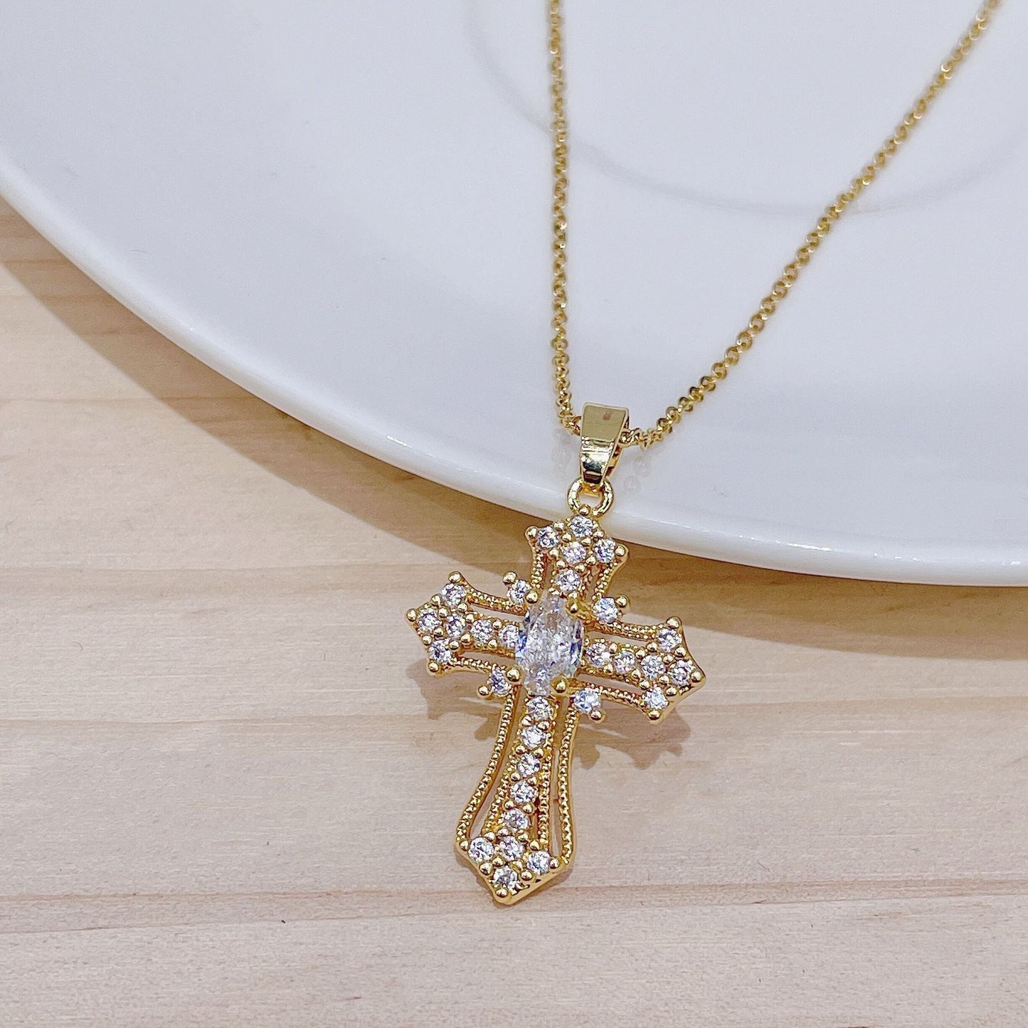 ✨Vintage punk cross necklace with cubic zirconia✨